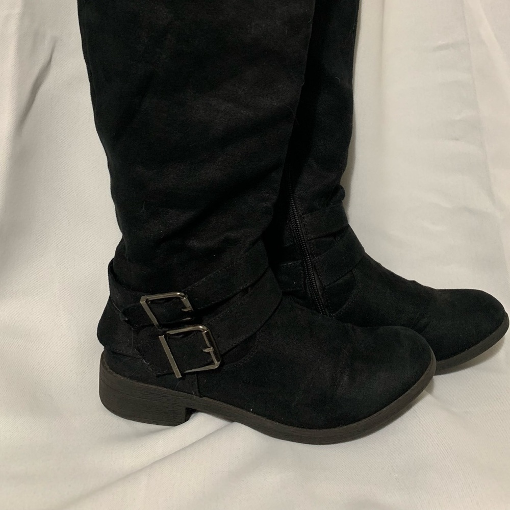 black boots size 6.5